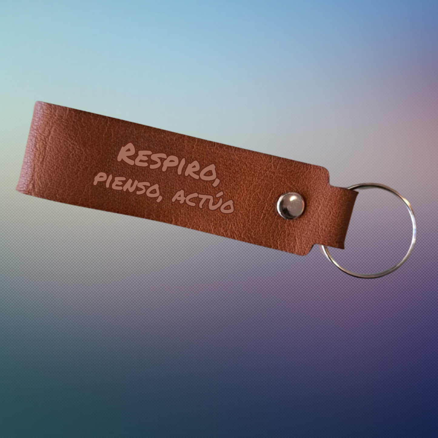 Respiro pienso actúo - Llavero