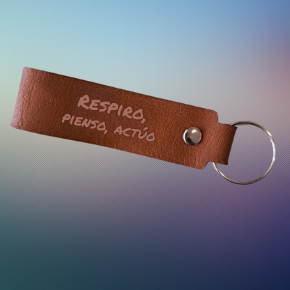 Respiro pienso actúo - Llavero